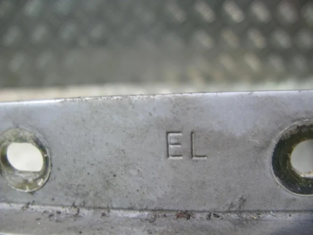 Петля капота левая для Nissan Note E11 2005-2012 на фотографиях