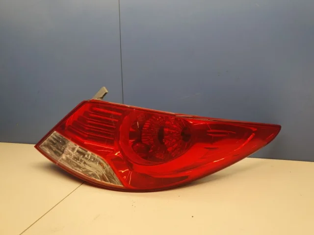 Фонарь правый для Hyundai Solaris 1 RB (2011-2013) на фотографиях