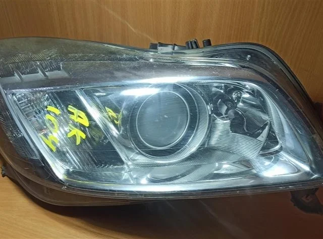 Фары для Opel Insignia Хэтчбек A 2008-2017 на фотографиях