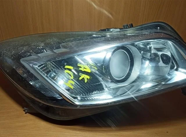 Фары для Opel Insignia Хэтчбек A 2008-2017 на фотографиях