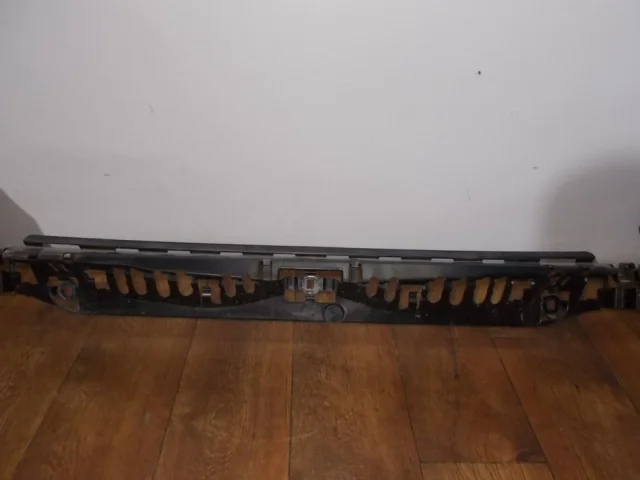 Кронштейн заднего бампера правый для BMW 5er G30 2016-2023 на фотографиях