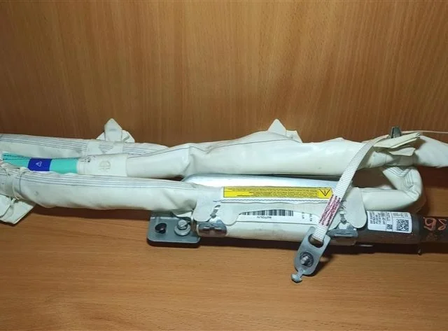 Подушка безопасности заднего сиденья левая для Opel Astra J GTC 2009-2017 на фотографиях