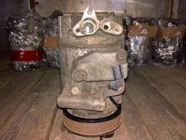 Компрессор кондиционера для Nissan Qashqai+2 J10 2008-2010 на фотографиях