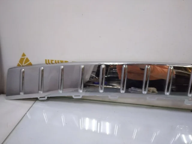 Накладка заднего бампера правая для Volkswagen Touareg I (7L) 2002-2010 на фотографиях