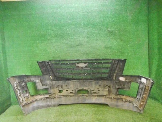 Бампер передний для Cadillac Escalade 4 2013-2020 на фотографиях