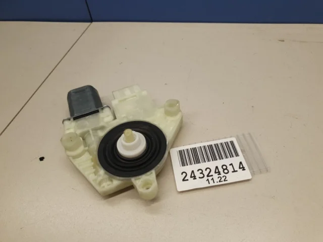 Мотор стеклоподъемника передний правый для Skoda Rapid I rest NH3 2017-2020 на фотографиях