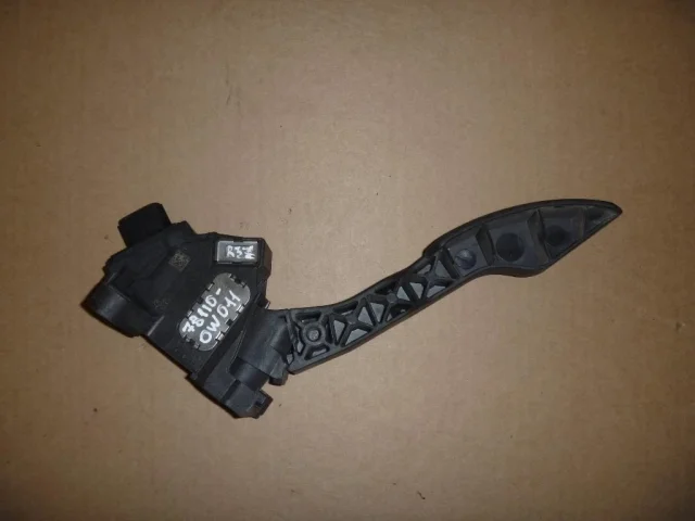 Электронная педаль газа для Toyota RAV4 XA30 2005-2012 на фотографиях