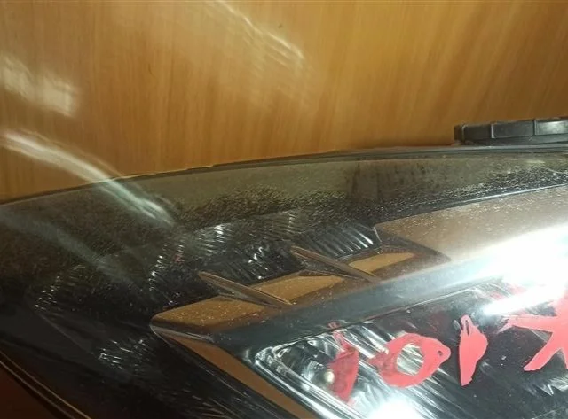 Фары для Opel Insignia Хэтчбек A 2008-2017 на фотографиях