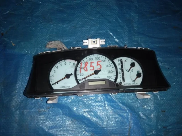 Приборная панель для Toyota Corolla E120 Седан (JDM) 2000-2006 на фотографиях