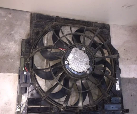 Вентилятор радиатора охлаждения ДВС для BMW X5 G05 2018+ на фотографиях