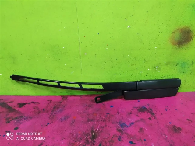 Поводок лобового стеклоочистителя левый для Audi Q7 4L 2005-2015 на фотографиях