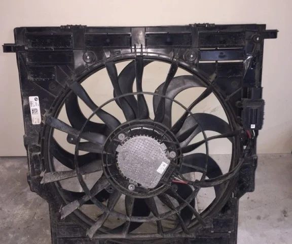 Вентилятор радиатора охлаждения ДВС для BMW X5 G05 2018+ на фотографиях