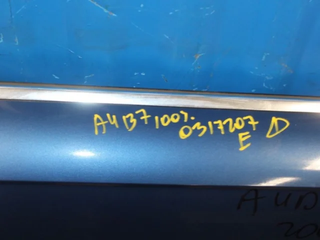 Дверь передняя правая для Audi A4 B7 Avant 2004-2008 на фотографиях