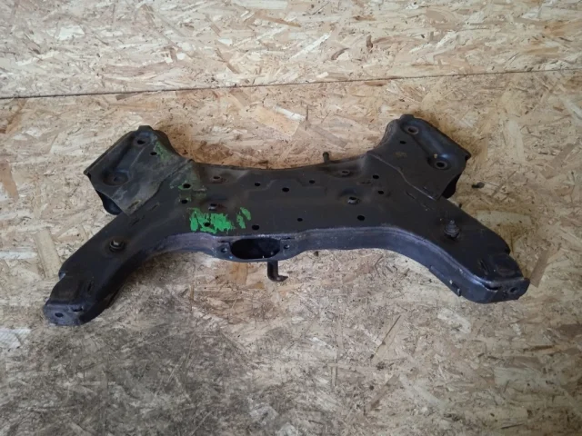 Подрамник двигателя для Hyundai Solaris 1 RB (2011-2013) на фотографиях