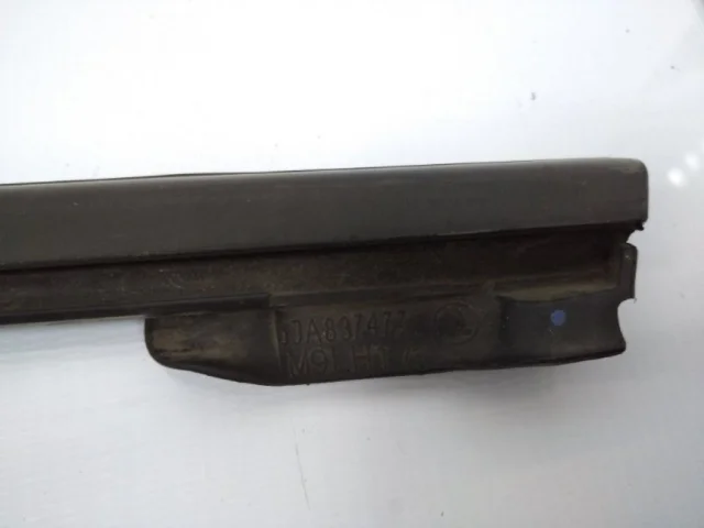 Уплотнитель лобового стекла для Skoda Rapid I NH3 2012-2017 на фотографиях