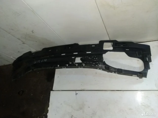 Кронштейн заднего бампера левый для BMW 7er G11/G12 2015-2021 на фотографиях