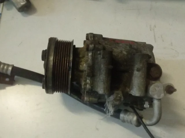 Компрессор кондиционера для Honda Civic FD 2005-2012 седан на фотографиях