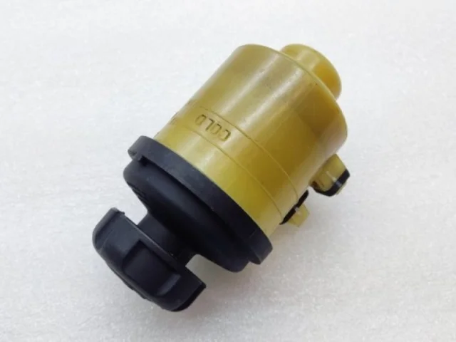 Бачок ГУР для Hyundai Solaris 1 рестайлинг 2014-2017 на фотографиях