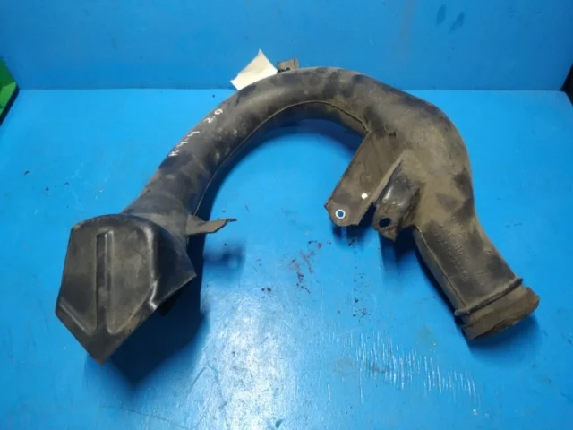 Впускной патрубок воздушного фильтра для Toyota RAV4 XA40 rest 2015-2019 на фотографиях