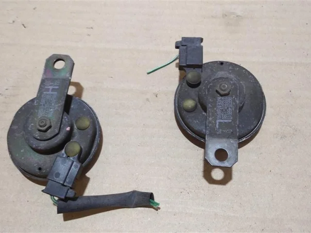 Звуковой сигнал для Toyota Corolla E140/E150 Седан 2006-2013 на фотографиях