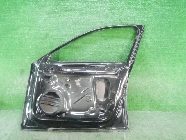 Дверь передняя правая для Audi A4 B9 2015+ на фотографиях