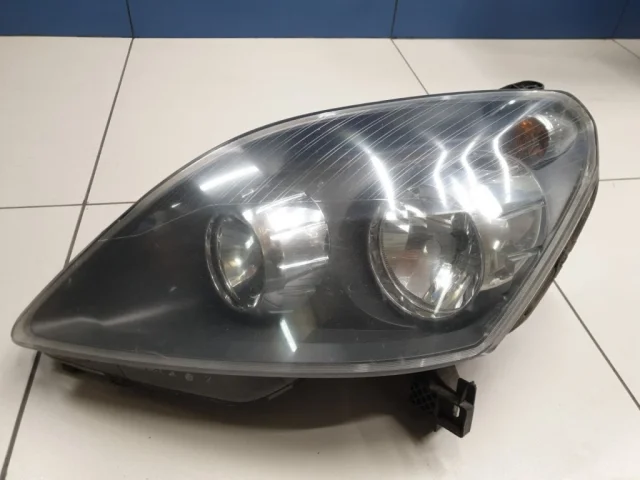 Фары для Opel Zafira B 2005-2015 на фотографиях