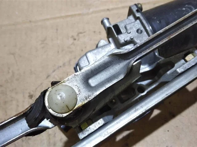 Трапеция стеклоочистителей для Toyota Corolla E120/E130 Седан 2000-2007 на фотографиях