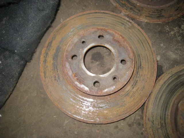 Диски тормозные передние (комплект) для Hyundai Solaris 1 рестайлинг 2014-2017 на фотографиях