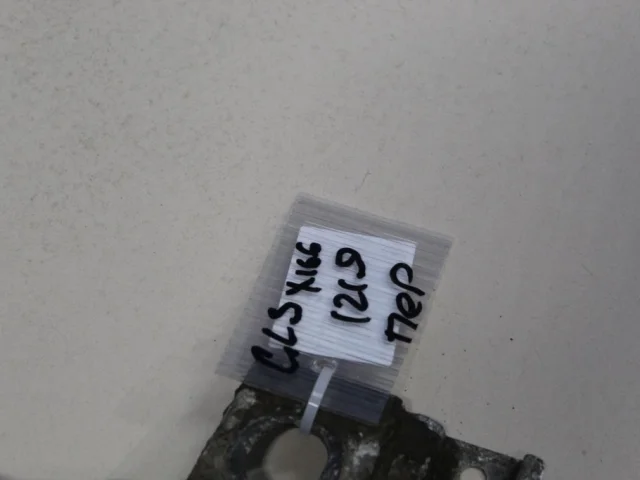 Усилитель бампера передний нижний для Mercedes-Benz GLE class W166 2015-2018 на фотографиях