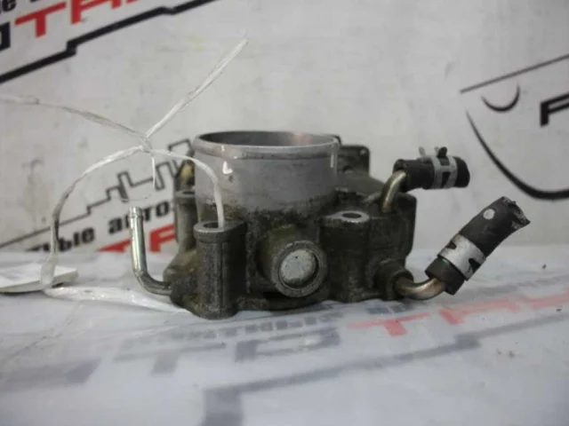 Дроссельная заслонка для Toyota RAV4 XA30 2005-2012 на фотографиях