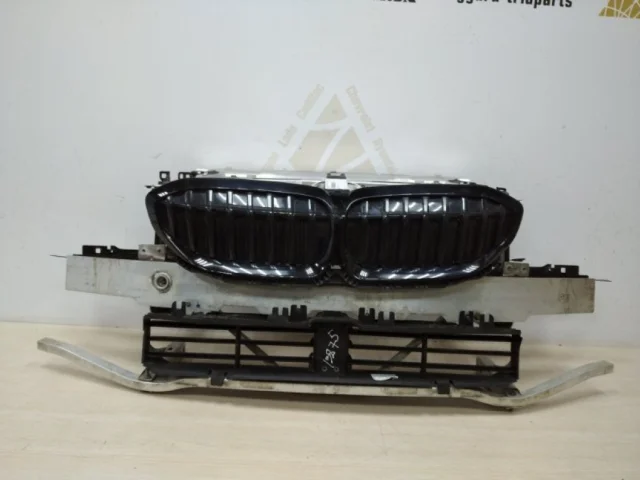 Панель радиатора (телевизор) для BMW 3er G20 2018+ на фотографиях