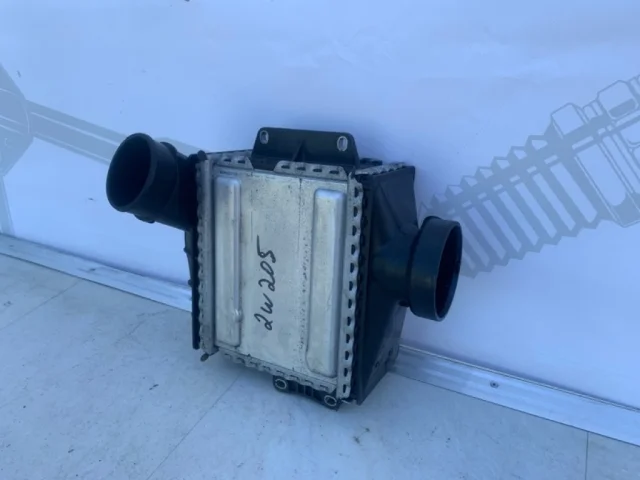 Интеркулер для Mercedes-Benz C class W205 2014-2020 на фотографиях