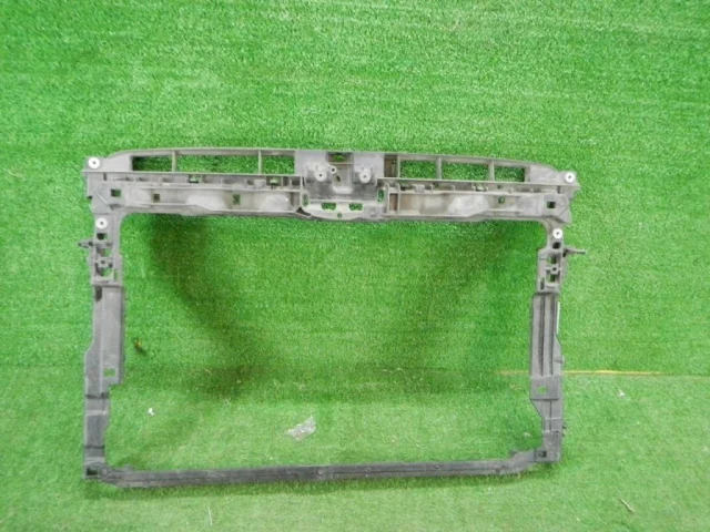 Панель радиатора (телевизор) для Volkswagen Golf VII (5G) 2012-2017 на фотографиях