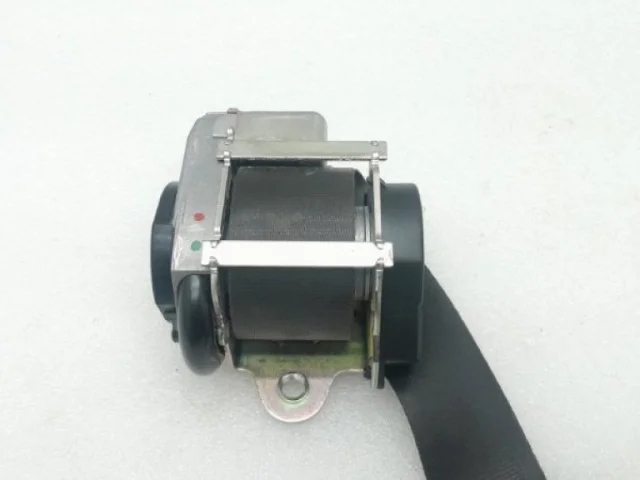 Ремень безопасности передний правый для Skoda Rapid I NH3 2012-2017 на фотографиях