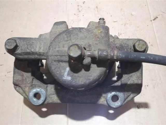 Тормозной цилиндр передний левый для Suzuki Grand Vitara 1998-2005 на фотографиях