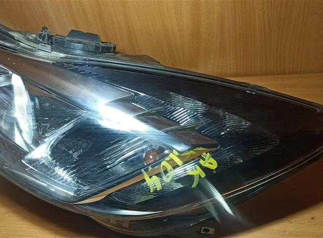 Фары для Opel Insignia Хэтчбек A 2008-2017 на фотографиях