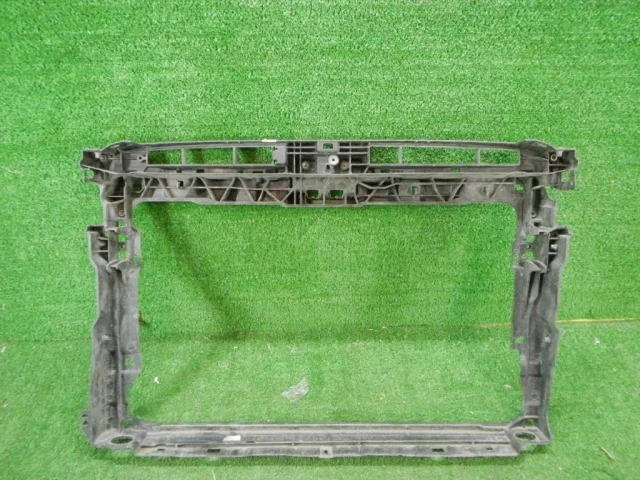 Панель радиатора (телевизор) для Volkswagen Golf VII (5G) 2012-2017 на фотографиях