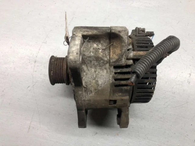 Генератор для Volkswagen Passat Variant (B3, Typ 35i) 1988-1993 на фотографиях