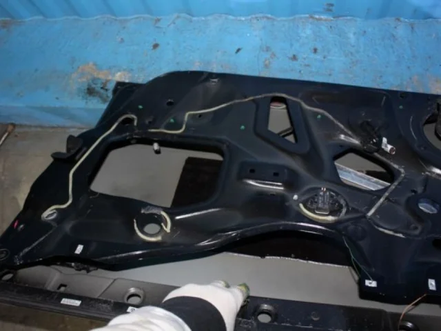 Дверь передняя правая для Audi A4 B7 Avant 2004-2008 на фотографиях