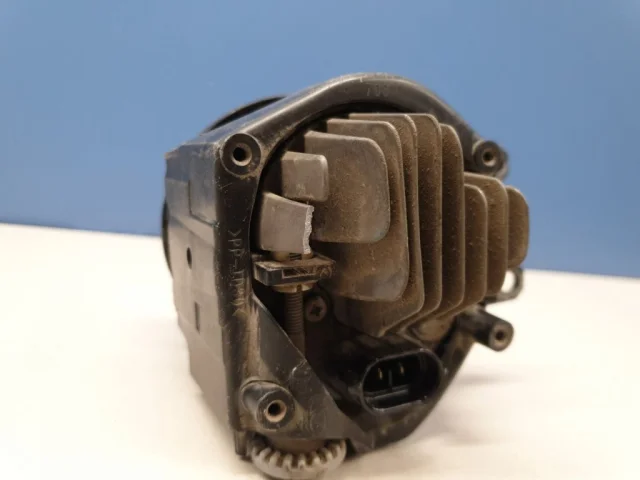 Противотуманка (ПТФ) передняя левая для Toyota Alphard H30 2015+ на фотографиях