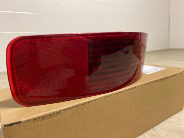 Заглушка ПТФ задняя правая для Mitsubishi Outlander II CW0W 2005-2012 на фотографиях