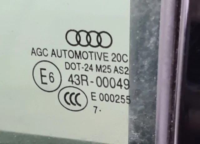 Стекло двери заднее левое для Audi Q7 4M 2015+ на фотографиях