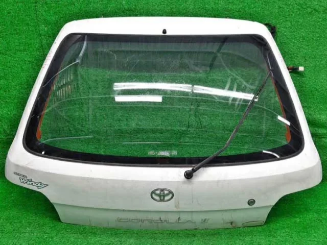 Крышка багажника для Toyota Corolla E110 Хэтчбек 1997-2002 на фотографиях
