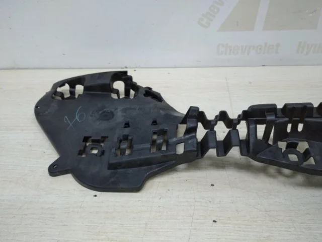 Кронштейн заднего бампера левый для BMW 5er G30 2016-2023 на фотографиях