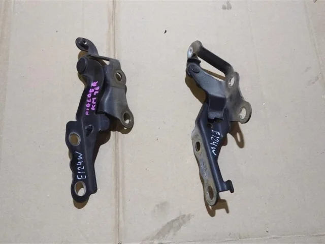 Петля капота левая для Toyota Corolla E120/E130 Седан 2000-2007 на фотографиях