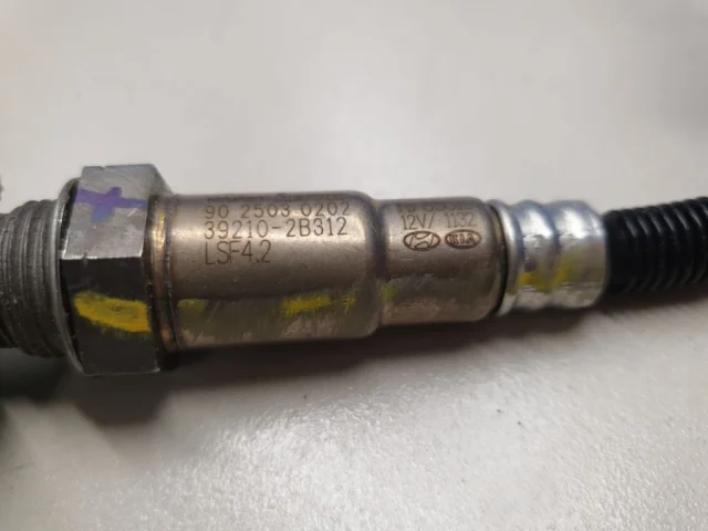 Лямбда-зонд (верхний) для Hyundai Solaris 2 (2017-2022) на фотографиях