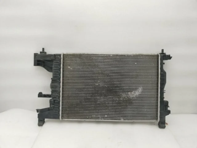 Радиатор охлаждения ДВС для Chevrolet Cruze 1 J300 2009-2015 на фотографиях