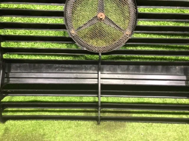 Решетка радиатора для Mercedes-Benz G class W463 1990-2012 на фотографиях