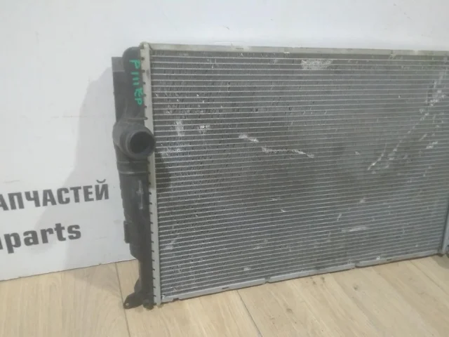 Радиатор охлаждения ДВС для BMW X3 F25 2010-2017 на фотографиях