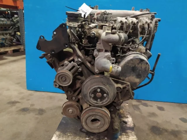 Двигатель без навесного для Mitsubishi Pajero V60 3dr 1999-2006 на фотографиях